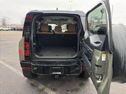 Used 2025 Land Rover Defender 110 X-Dynamic SE image 9