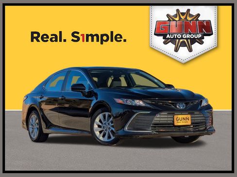 Used 2022 Toyota Camry LE image 1