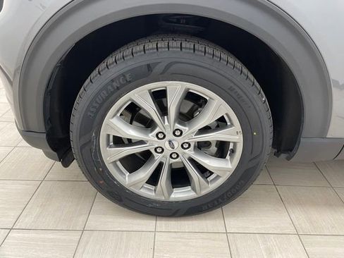 Used 2022 Ford Explorer XLT w/ Equipment Group 202A image 9