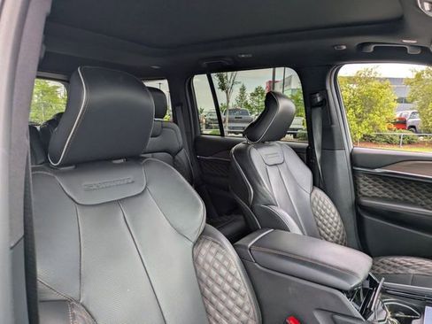 Used 2025 Jeep Grand Cherokee Summit AWD/4WD image 31
