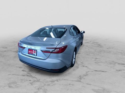 Used 2025 Toyota Camry LE image 10