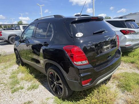Used 2022 Chevrolet Trax LT w/ Redline Edition AWD/4WD image 9