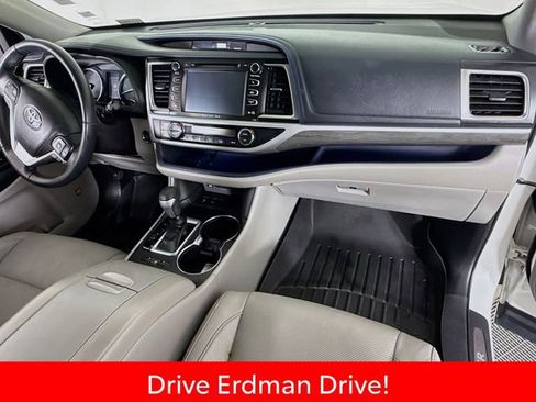 Certified 2018 Toyota Highlander Limited FWD image 26