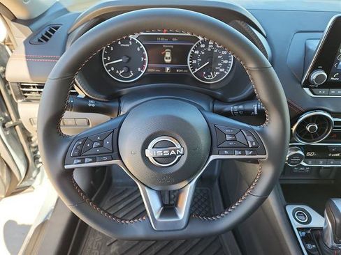 Used 2025 Nissan Sentra SR image 17