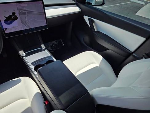 Used 2021 Tesla Model Y 2WD image 17