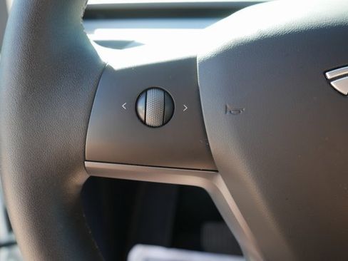 Used 2025 Tesla Model Y Long Range image 19