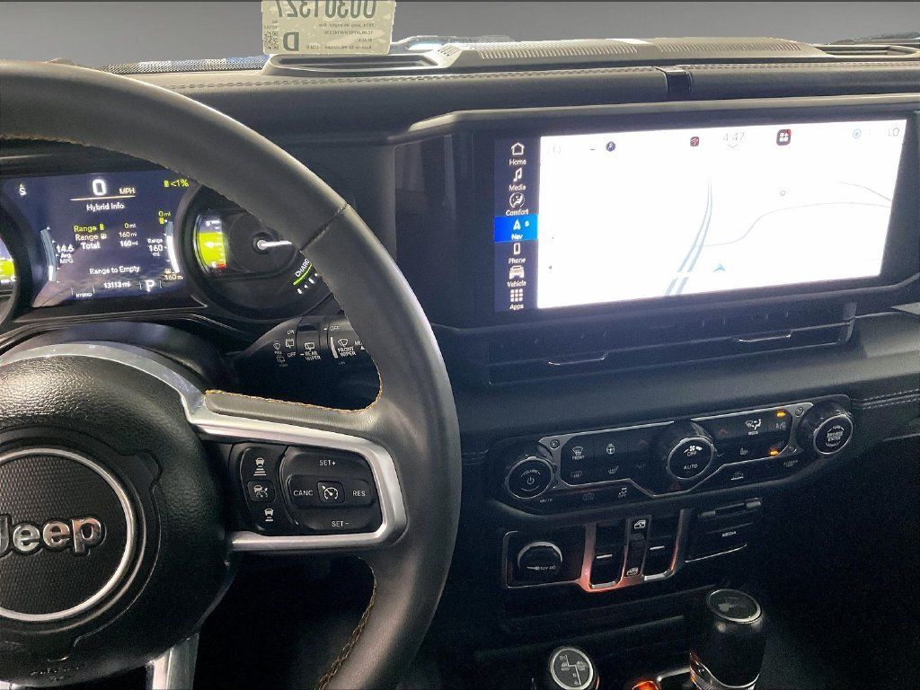 Used 2024 Jeep Wrangler Unlimited Sahara w/ Technology Group AWD/4WD image 19