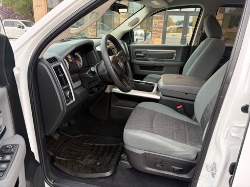 Used 2017 RAM 1500 Classic SLT AWD/4WD image 4
