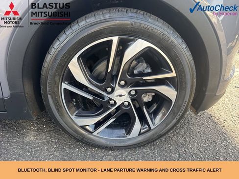 Used 2023 Chevrolet Bolt LT w/ Infotainment Package FWD image 4