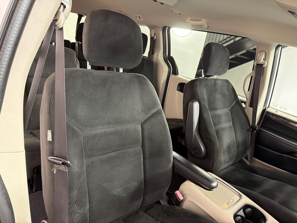 Used 2016 Dodge Grand Caravan SXT FWD image 23
