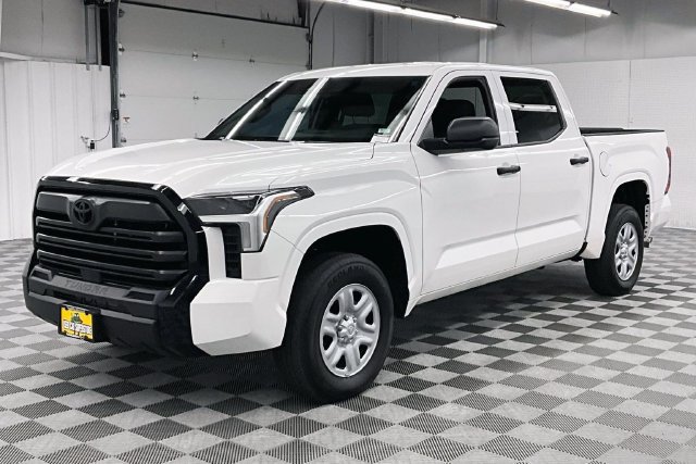 Used 2025 Toyota Tundra SR w/ SR Tow Package AWD/4WD image 12