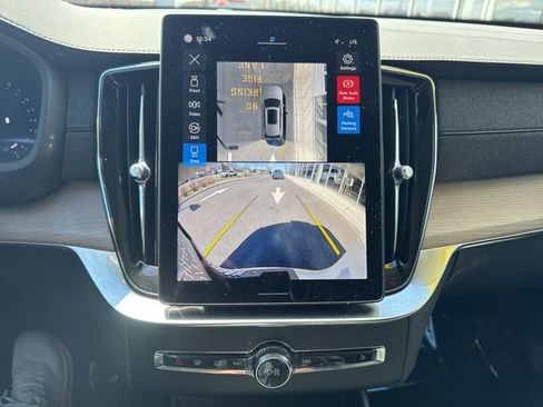 Used 2025 Volvo XC90 B6 Plus image 26