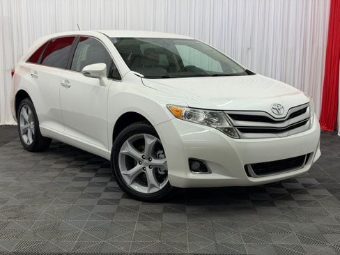 Used 2013 Toyota Venza XLE FWD image 1