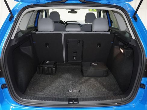 Used 2023 Volkswagen Taos SE w/ Panoramic Sunroof Package AWD/4WD image 6
