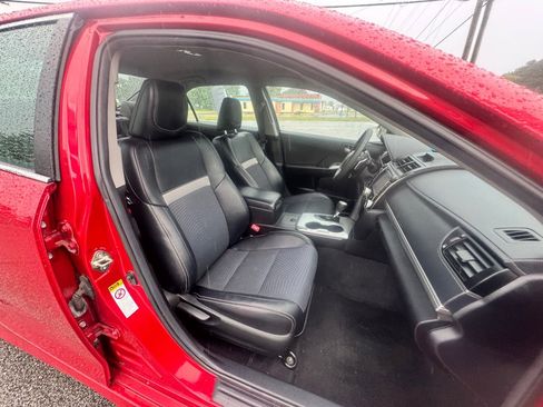 Used 2014 Toyota Camry SE FWD image 9