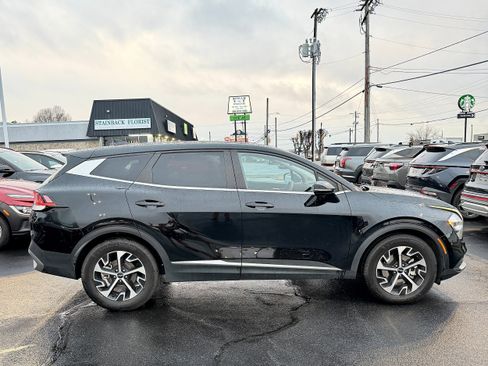 Used 2023 Kia Sportage EX image 3