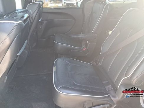 Used 2023 Chrysler Pacifica Limited w/ Uconnect Theater Family Group AWD/4WD image 17