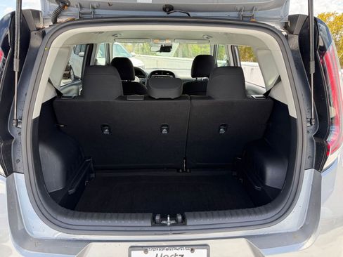 Used 2025 Kia Soul LX w/ LX Technology Package FWD image 25