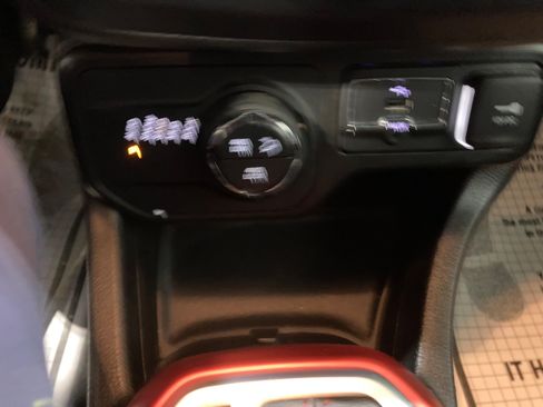 Used 2019 Jeep Renegade Trailhawk w/ Cold Weather Group II AWD/4WD image 26