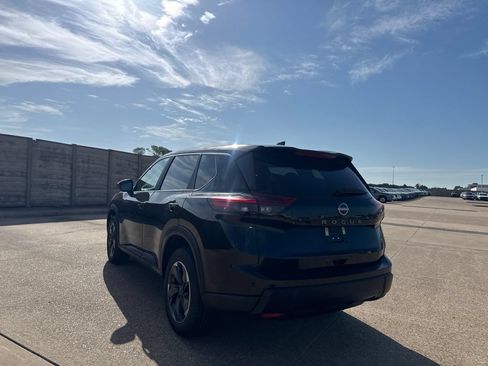 Certified 2025 Nissan Rogue SV FWD image 16