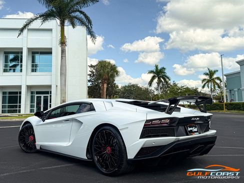 Used 2018 Lamborghini Aventador S image 41