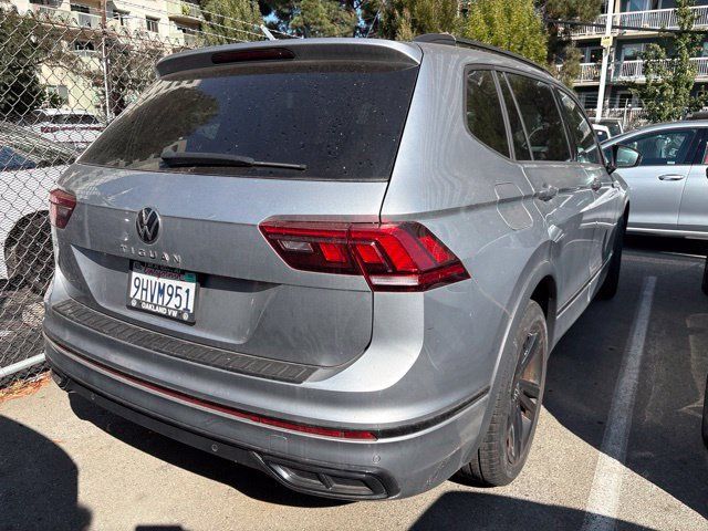 Used 2023 Volkswagen Tiguan SE R-Line FWD image 3