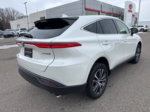 Used 2021 Toyota Venza LE image 11