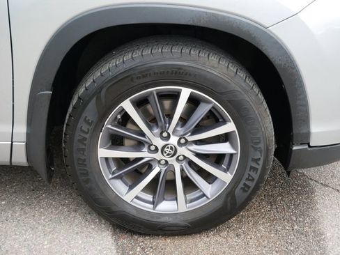 Used 2017 Toyota Highlander XLE AWD/4WD image 7
