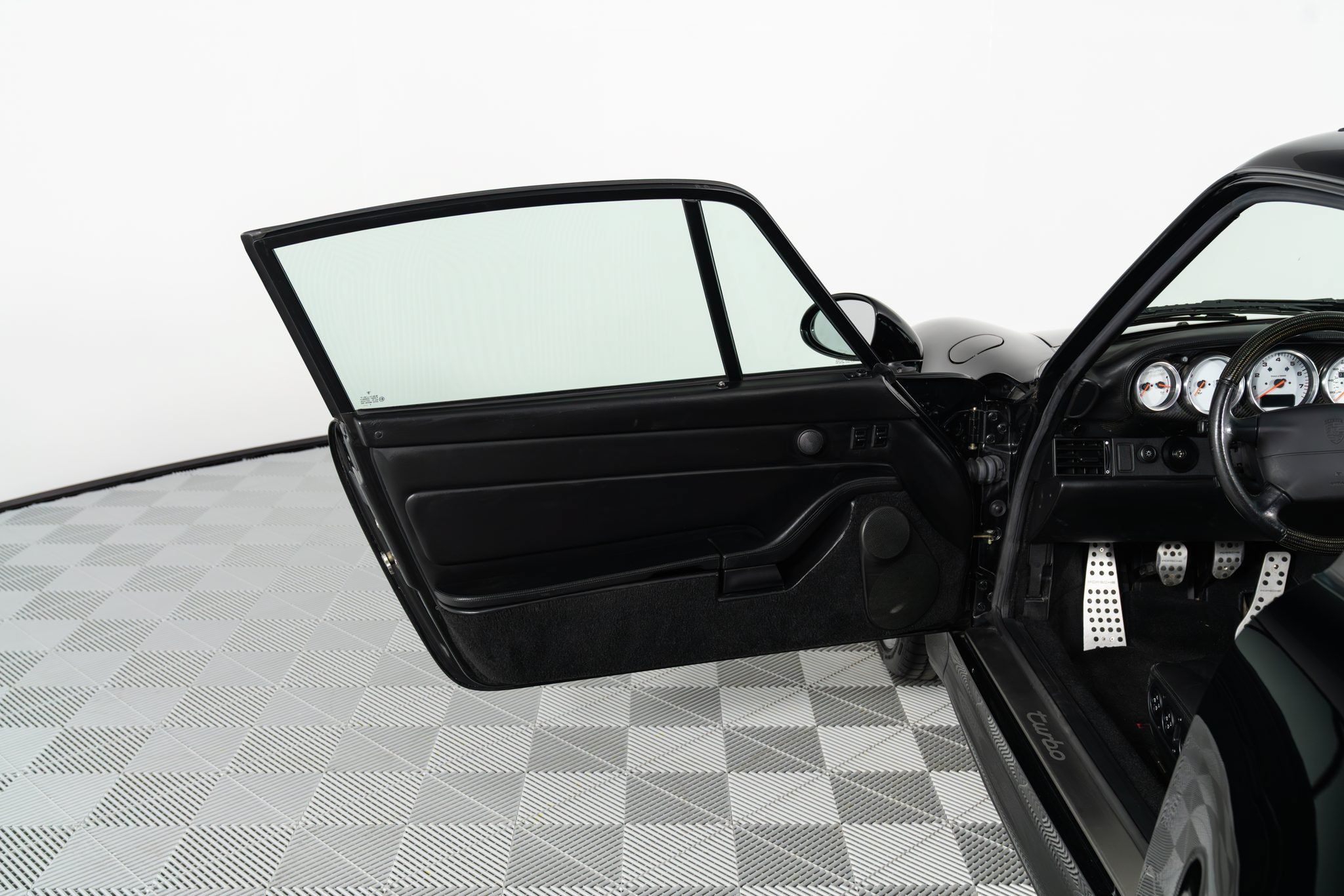 Used 1996 Porsche 911 Turbo RWD image 27