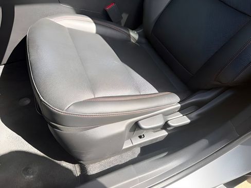Used 2024 Chevrolet Trax RS w/ Sunroof Package FWD image 16