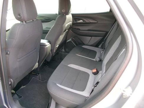 Used 2025 Chevrolet TrailBlazer LT AWD/4WD image 9