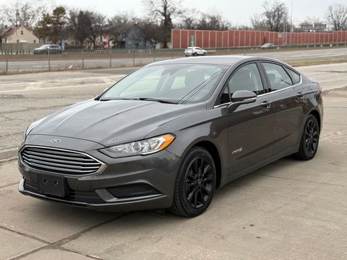 Used 2017 Ford Fusion SE FWD image 1