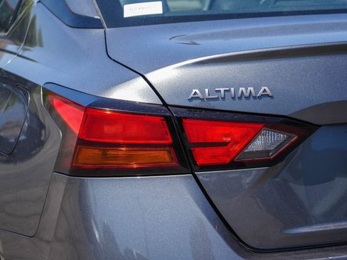 Used 2024 Nissan Altima 2.5 SR FWD image 8