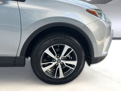 Used 2018 Toyota RAV4 XLE FWD image 12