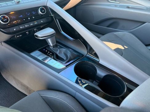 Used 2023 Hyundai Elantra SEL w/ Convenience Package image 24