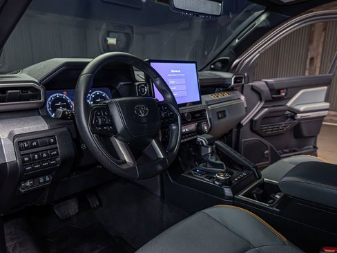 Used 2025 Toyota 4Runner Trailhunter image 15