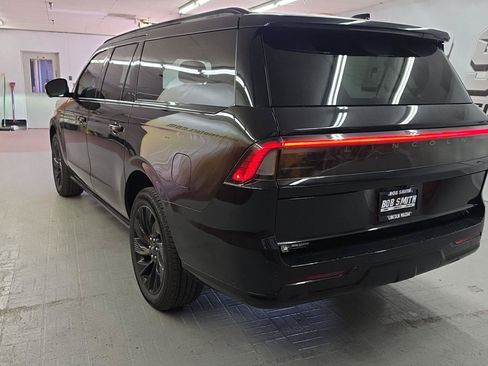 Used 2025 Lincoln Navigator L Reserve w/ Jet Appearance Package AWD/4WD image 4