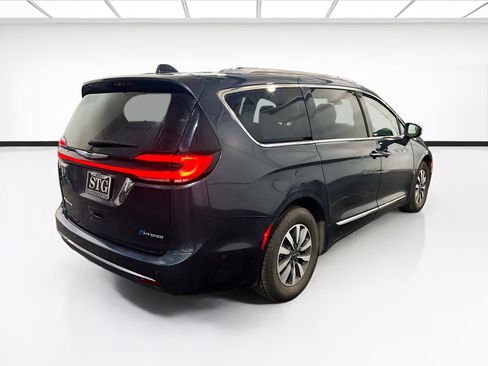 Used 2021 Chrysler Pacifica Limited w/ Premium & Safety Sphere Group FWD image 4