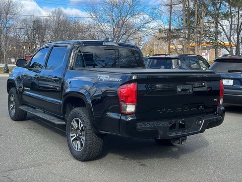 Used 2017 Toyota Tacoma TRD Sport image 5