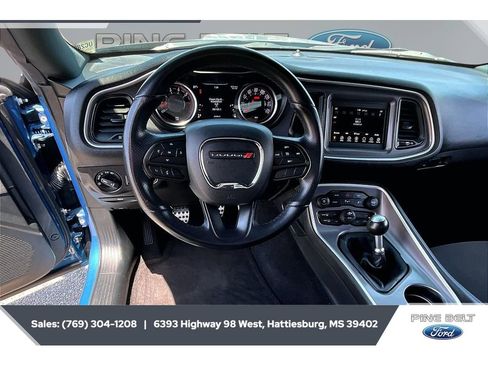 Used 2022 Dodge Challenger R/T RWD image 5