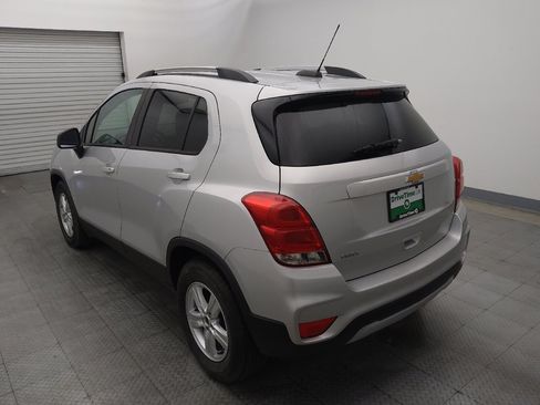 Used 2021 Chevrolet Trax LT w/ LT Convenience Package FWD image 5