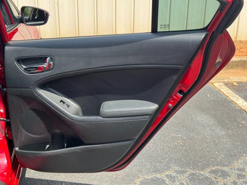 Used 2018 Kia Forte S w/ S Technology Plus Package FWD image 40