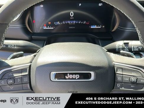 Used 2023 Jeep Grand Cherokee Altitude image 12