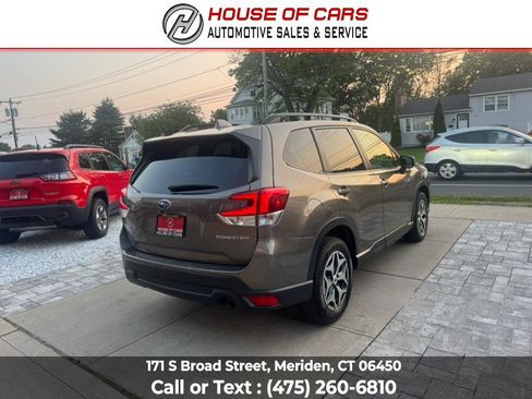 Used 2020 Subaru Forester Premium image 4