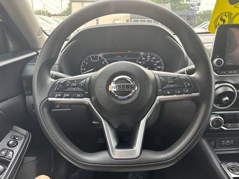 Used 2025 Nissan Sentra SV FWD image 10