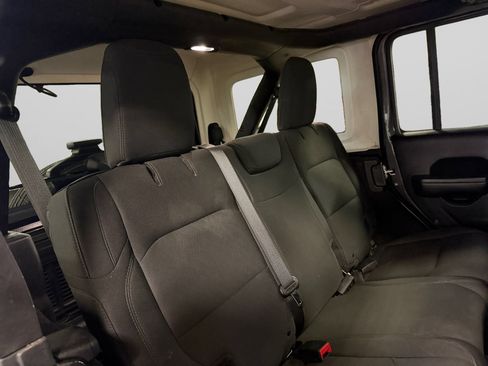 Used 2018 Jeep Wrangler Unlimited Sport AWD/4WD image 25