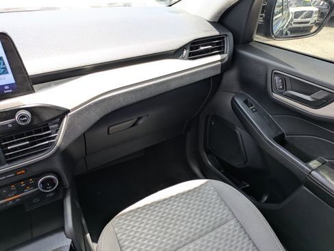 Used 2022 Ford Escape SE w/ SE Sport Appearance Package FWD image 16