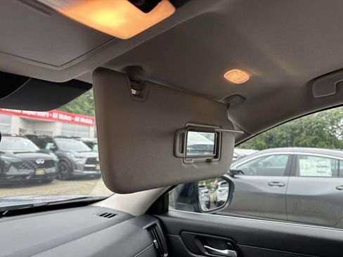 Used 2023 Nissan Pathfinder SL AWD/4WD image 18