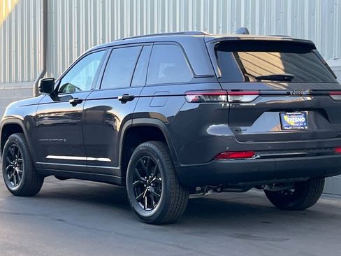 New 2025 Jeep Grand Cherokee 4WD image 6