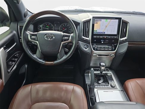 Used 2021 Toyota Land Cruiser image 16